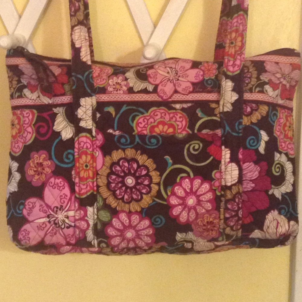 🌺🌺Vera Bradley roomy..paisley shoulder bag